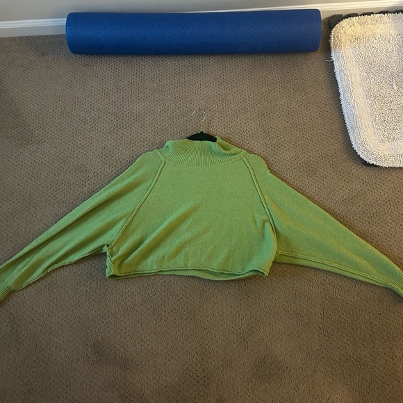 Cropped Urban Outfitters Turtleneck Sweater Size M - Picture 3 of 7